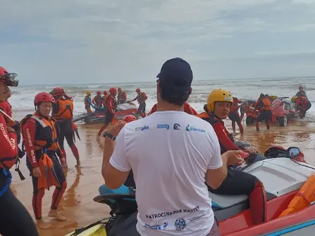 equipe do Domínio Corporal dando instruções