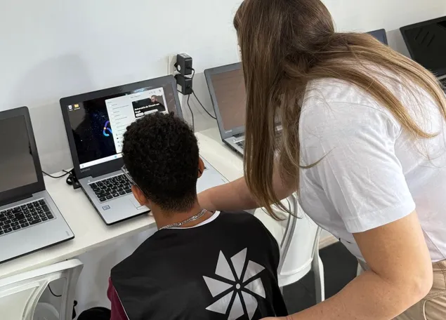 ajuando o aluno a se capacitar em IA